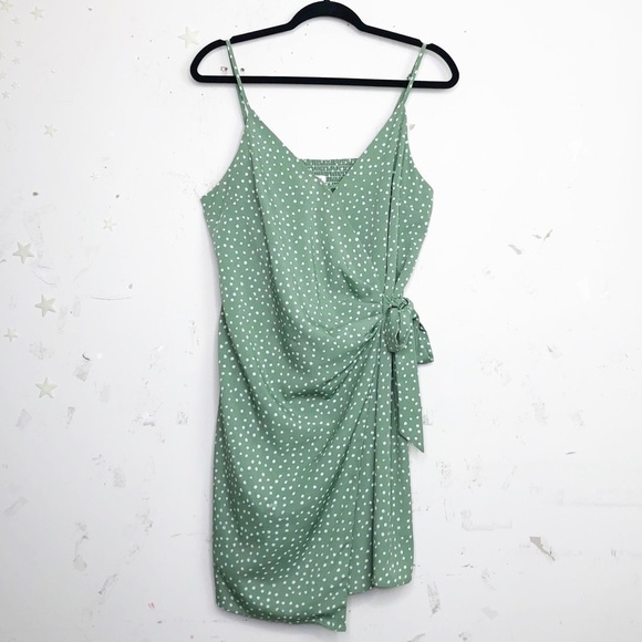 𝅺Heartloom olive green polkadot wrap dress - Picture 6 of 8